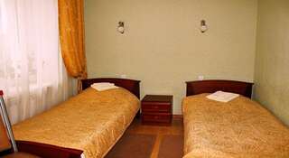 Гостиница Гостиный двор Таганрог Стандартный двухместный номер с 2 отдельными кроватями-4