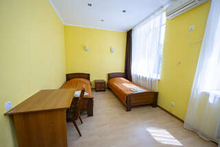 Гостиница Гостиный двор Таганрог Двухместный номер с 2 двуспальными кроватями-3